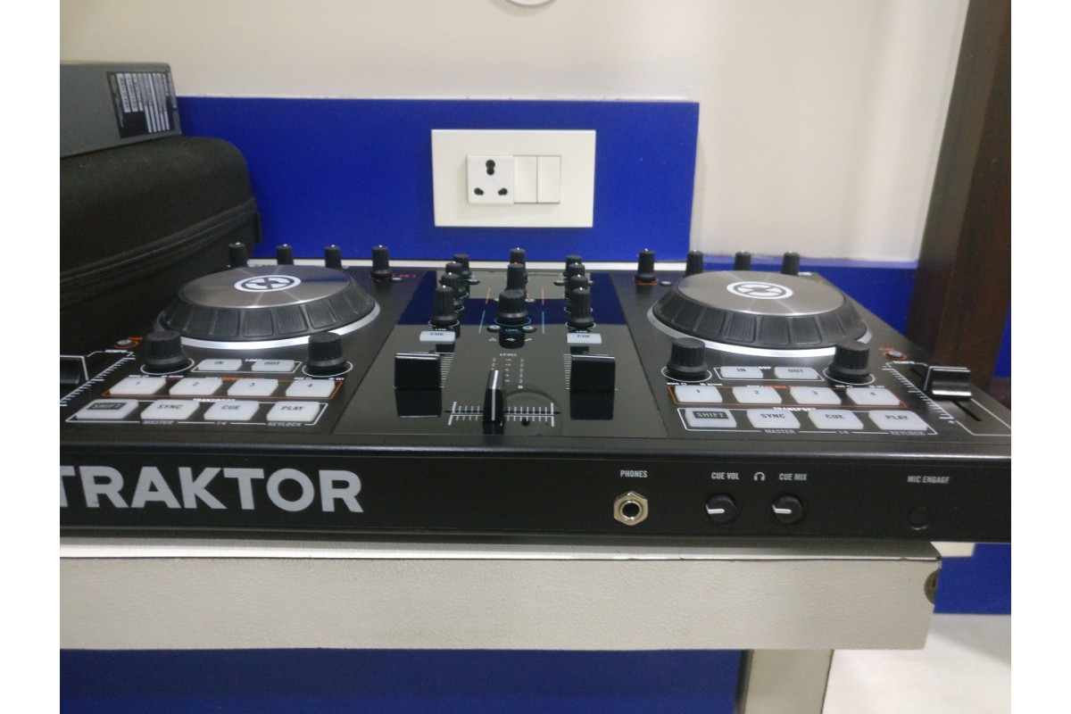 Native Instruments Traktor Kontrol S2 Mk2